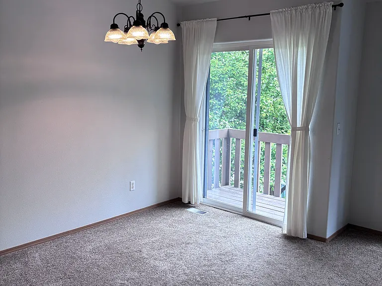 2710 Easthaven Cir — Photo 3