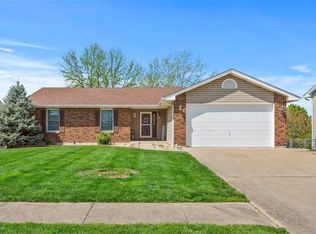 1697 Bridlespur Dr, Wentzville, MO