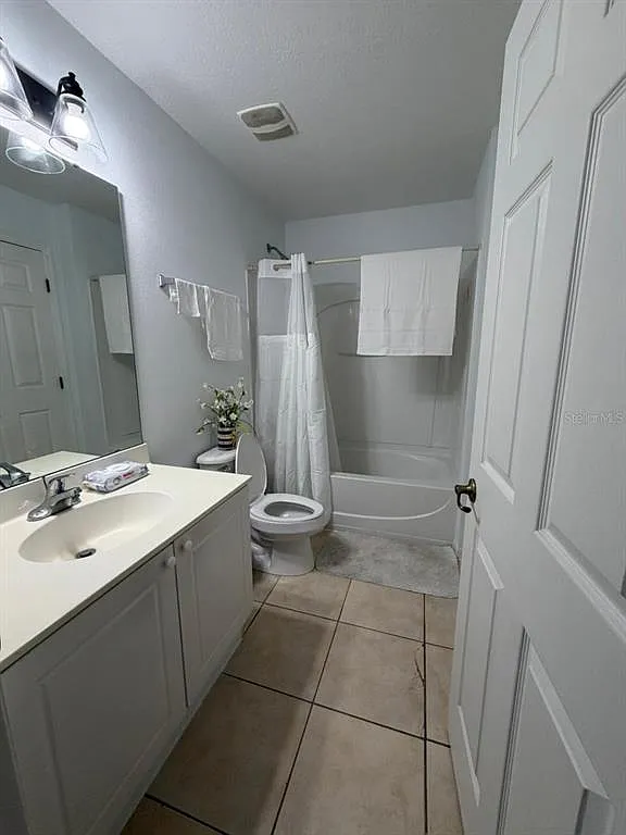 4 bed, 3.0 bath, 1873 sqft, $2,200 — Photo 4