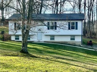 335 Cedarhurst Dr, Zanesville, OH 43701