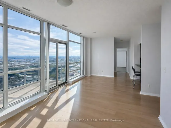 215 Queen St E #2309, Brampton, ON L6W 0A9