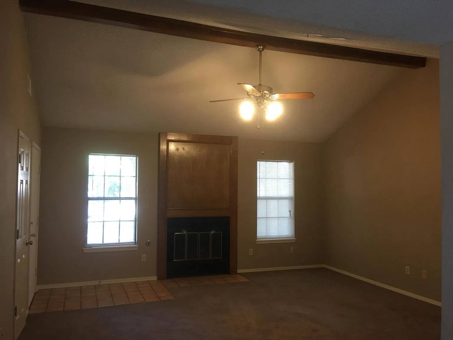 2 bed, 1100 sqft, $895 — Photo 2