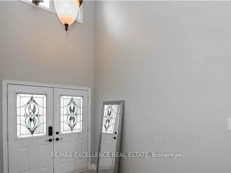 17 Fallstar Cres — Photo 3