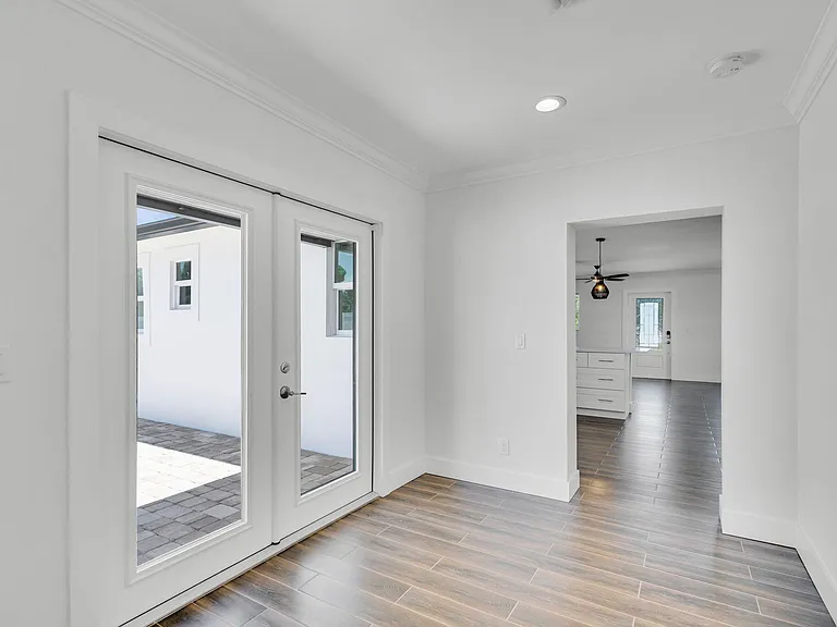 204 W Whitney Dr — Photo 18