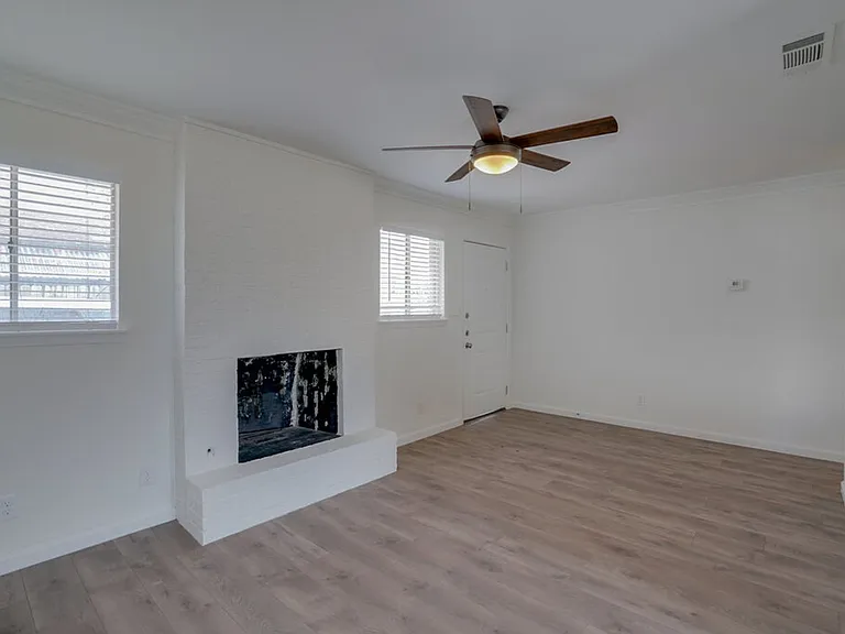 304 John Nance Garner Cir #A2 — Photo 5