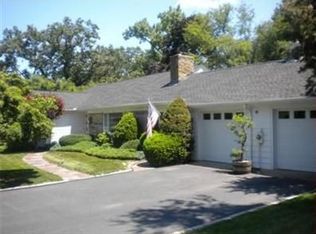 9 Pondview Dr, Springfield, MA 01118