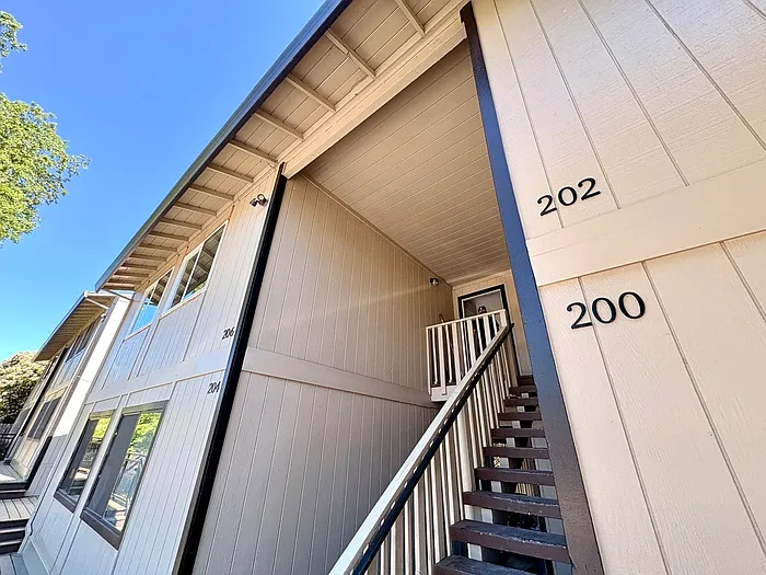 202 Pine St — Photo 14