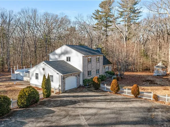 22 Angell Rd, Scituate, RI 02857