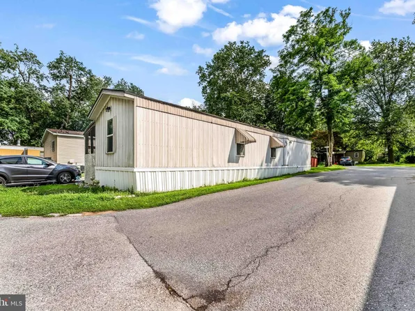 112 Gate Ln, Middletown, PA 17057