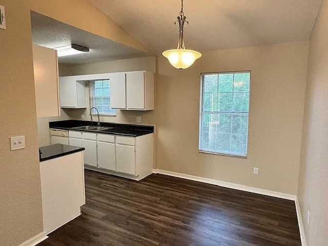 Ivy Chase Apartments — Photo 14