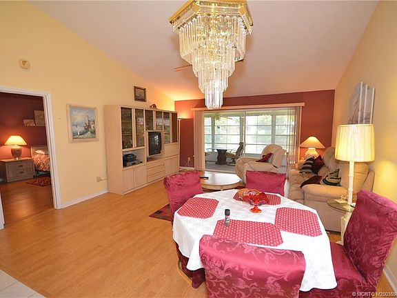 4th image of 2518 SE Tropical East Cir