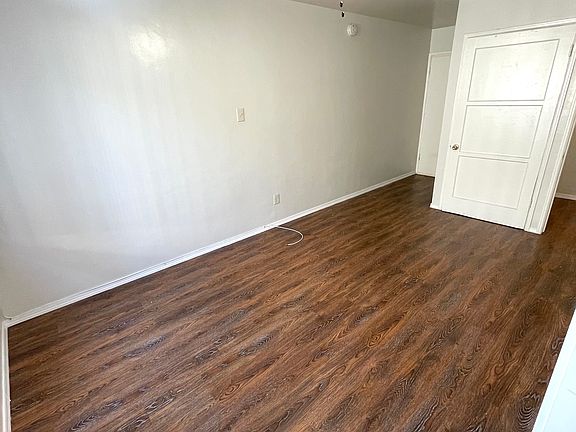 3rd image of 00-1007 E Ocean Blvd #26