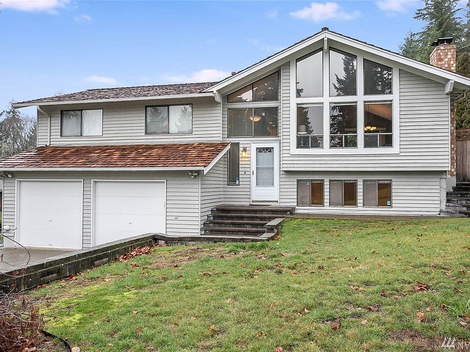 Welcome home to this gorgeous 4 bedroom, 3 bathroom home in Fairwood Crest. The living room features floor to ceiling windows that allow natural light to flow throughout. An open beam vault ceiling and white brick  fireplace wall create a grand entertaining space. The eat-in kitchen features newer stainless steel appliances. Extend your living outside to the large patio, deck and fully-fenced yard. 