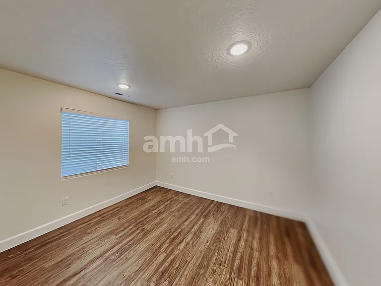 2222 E Silverado Ln — Photo 12
