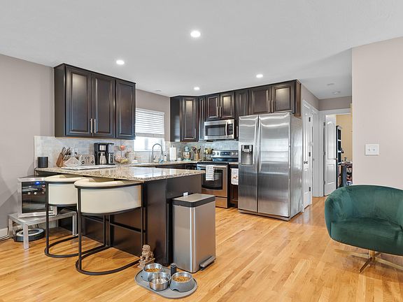 4th image of 1230 Forsythe Ave