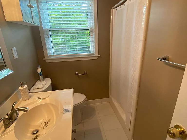 1830 Queens Way — Photo 34