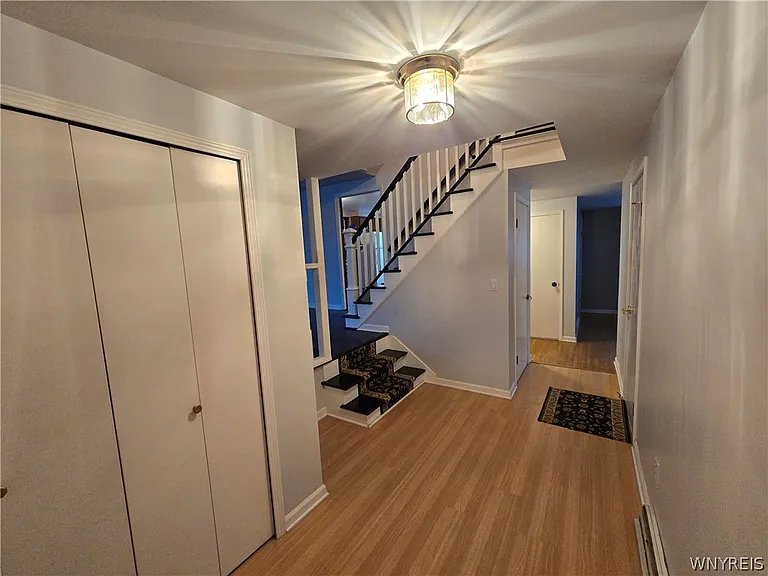 161 Foxpoint Dr W — Photo 6