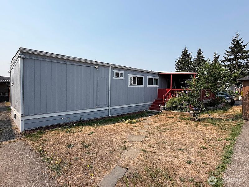3rd image of 210 37th Street SE #105