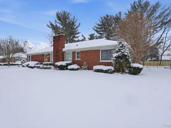28807 Somerset Pl, Lathrup Village, MI 48076