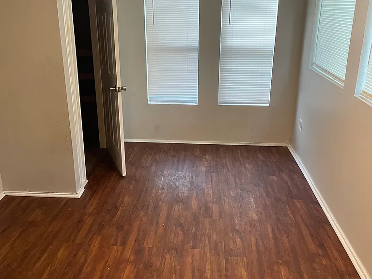 2021 Magnolia St — Photo 3