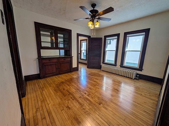 4th image of 3866 E Barnard Ave