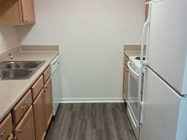 185 - COUNTRY VIEW APARTMENTS — Photo 11