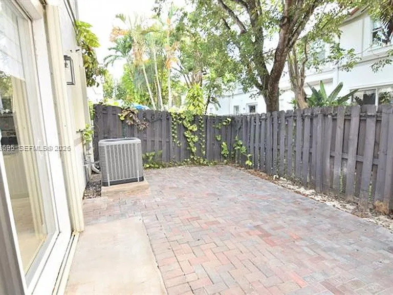 7855 NW 110th Ave #Townhouse 7855 — Photo 25