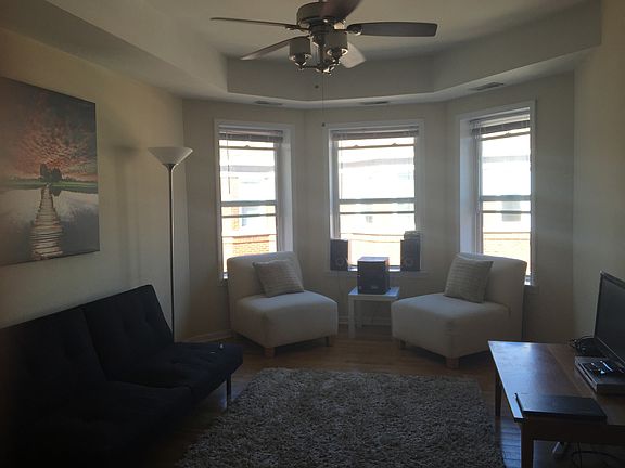 2nd image of 6415 N Greenview Ave APT 3E