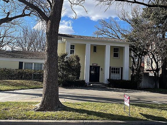 4th image of 1806 N Julian Blvd