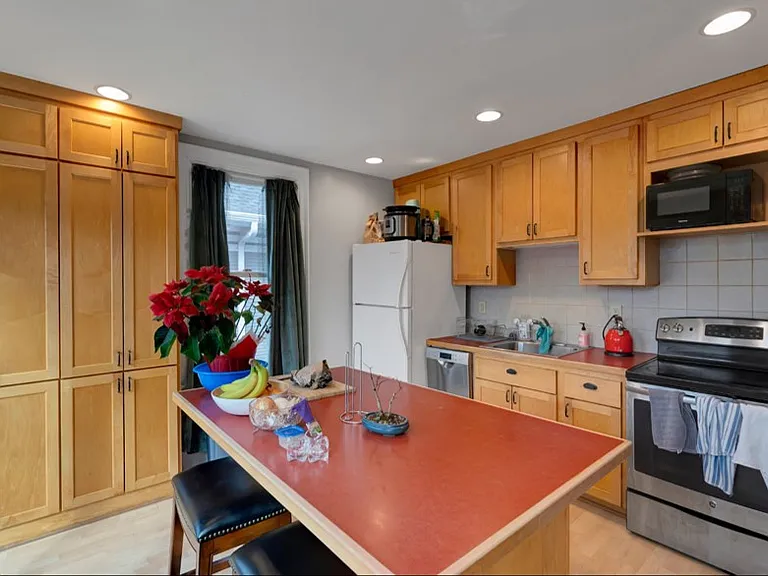 2208 Girard Ave S #2 — Photo 9