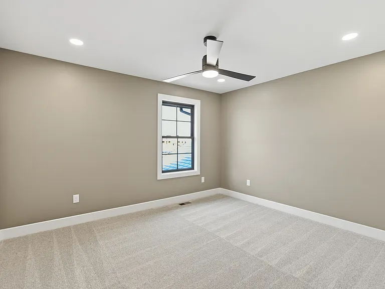 2138 E Beaumont St — Photo 28
