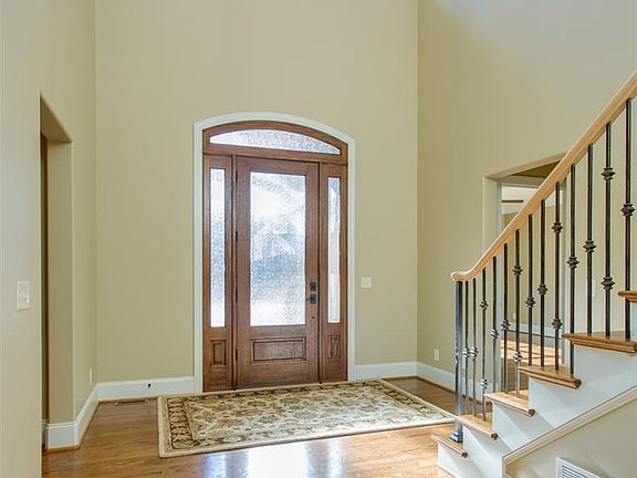 3rd image of 5 Charleston Oak Ln