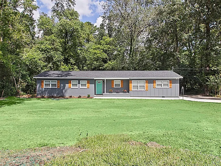 1054 N Pine Knoll Dr — Photo 2