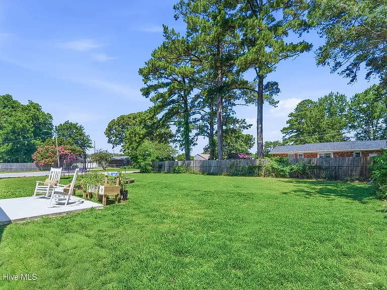 110 Estate Dr — Photo 4