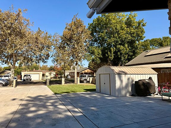 4th image of 221 California Ave