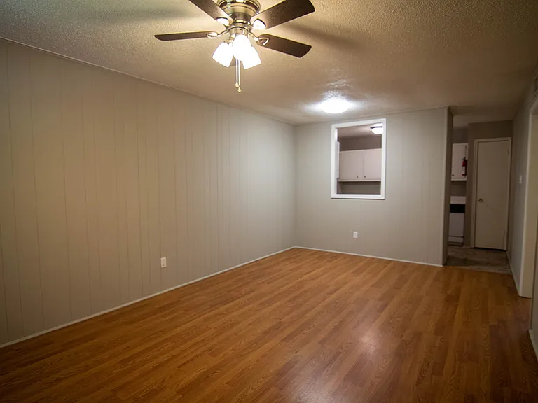 400 Live Oak Spacious 2 Bedroom Apartment with On-Site Laundry — Photo 6