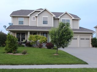 8565 Parkside Cir, West Des Moines, IA 50266