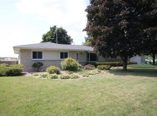1799 Lake Breeze Rd, Oshkosh, WI 54904