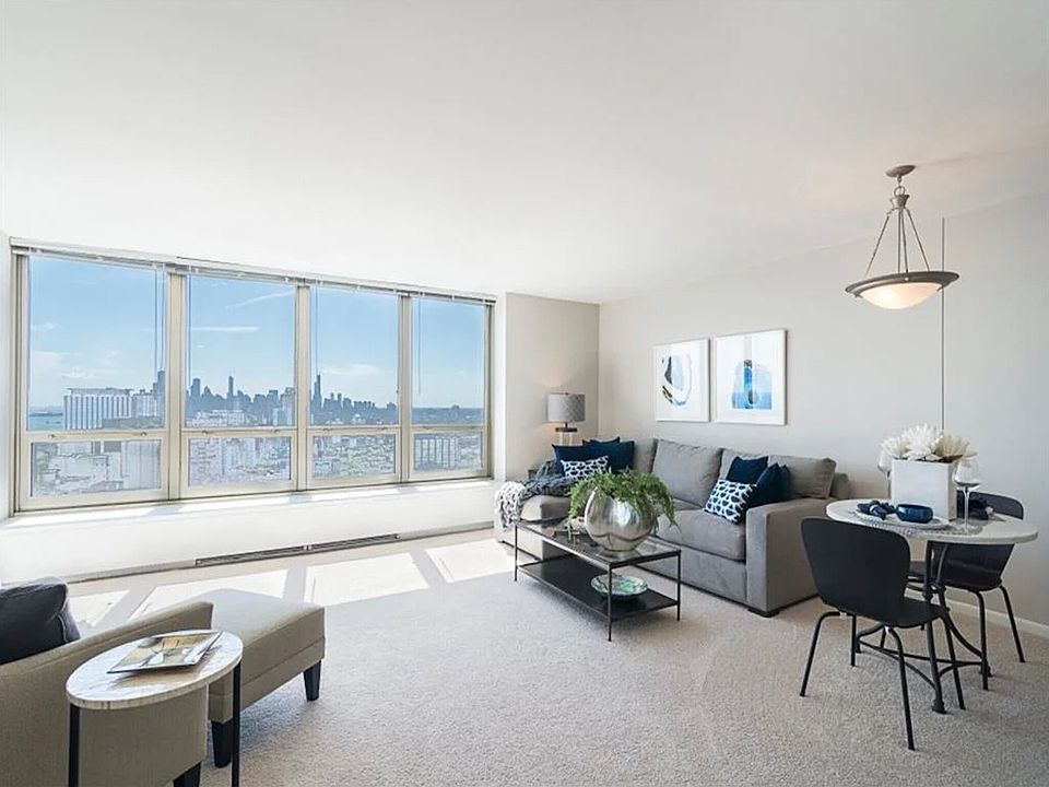 1st image of 3440 N Lakeshore Dr #3504