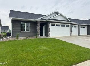 2931 Baltimore Dr, Bismarck, ND 58504