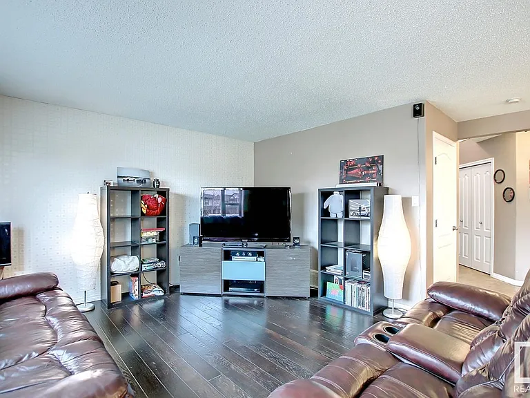179 Chestermere Cres — Photo 7