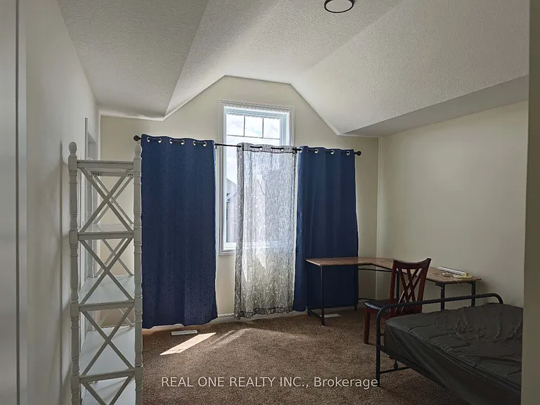 1240 Emma Chase — Photo 11