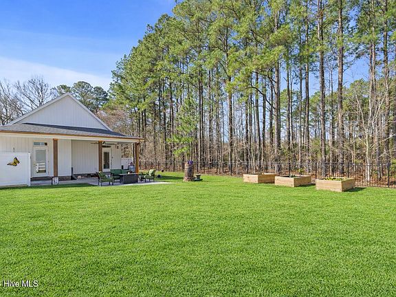 4th image of 703 Poplar Neck Road