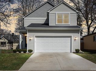 328 W Brockton Ave, Madison Heights, MI 48071