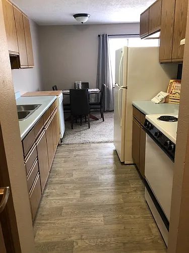 1002 Elm St Photo 1
