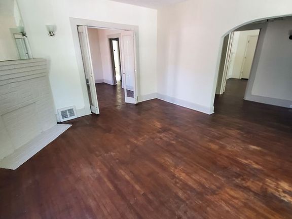 5th image of 306 Holbrook St
