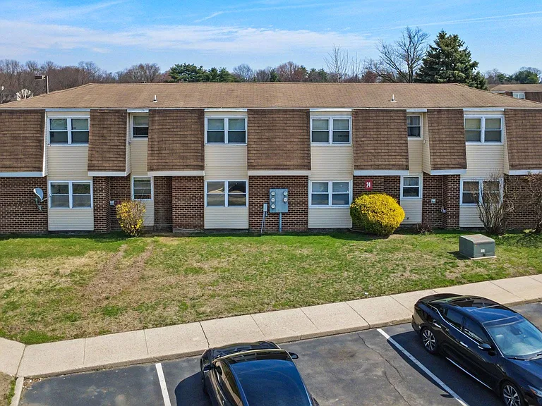 24 Florence Tollgate Pl #1 — Photo 3