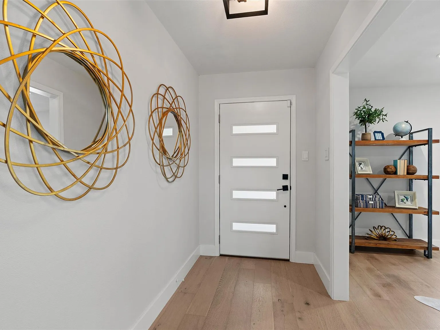 4 bed, 2.0 bath, 2309 sqft, $2,995 — Photo 3