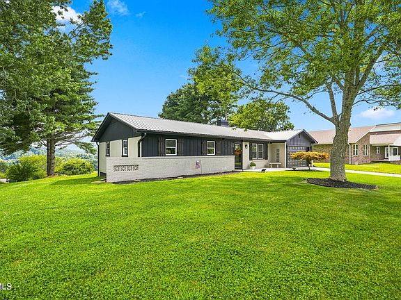 3rd image of 7151 Pembroke Cir
