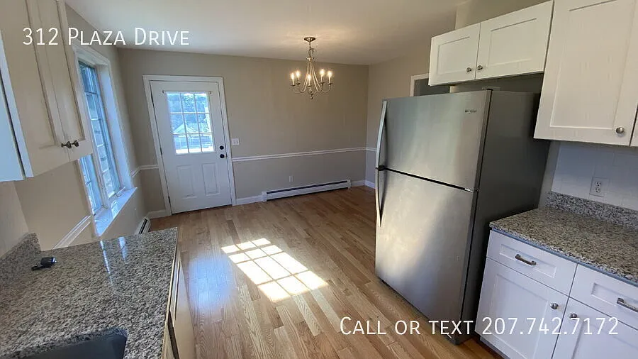 "Charming 2-Bedroom Duplex on Plaza Drive - Spacious 1200 Sq Ft in Dover, NH!" — Photo 4